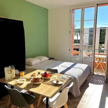 Olivier Avec Terrasse A Appartement *