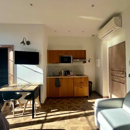 Olivier Avec Terrasse A Apartmán *